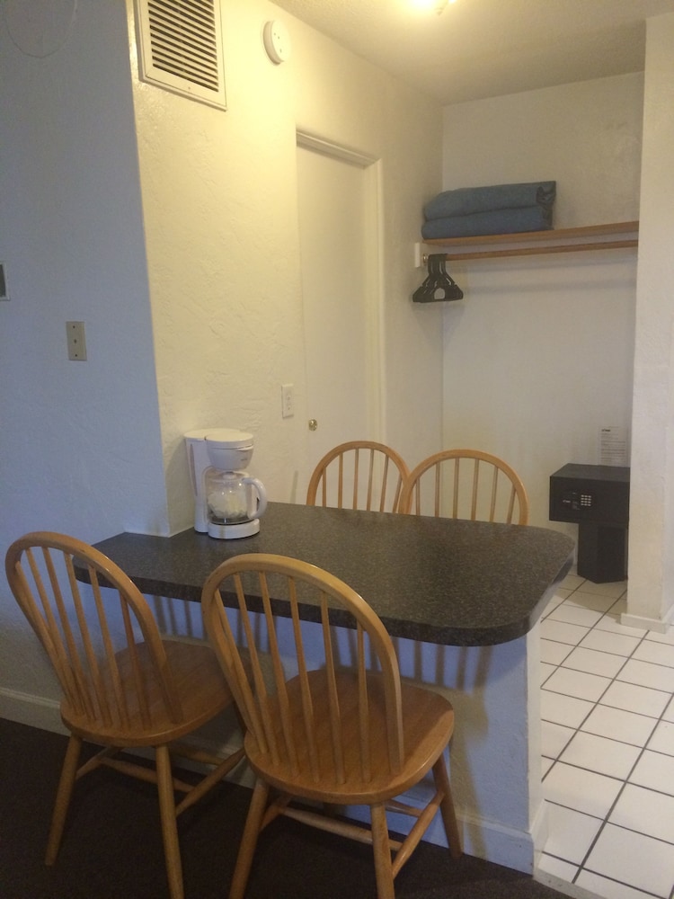 Cove Motel Oceanfront 28/46