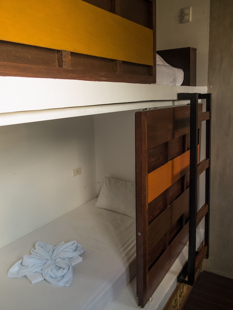 Happiness Hostel 16/50