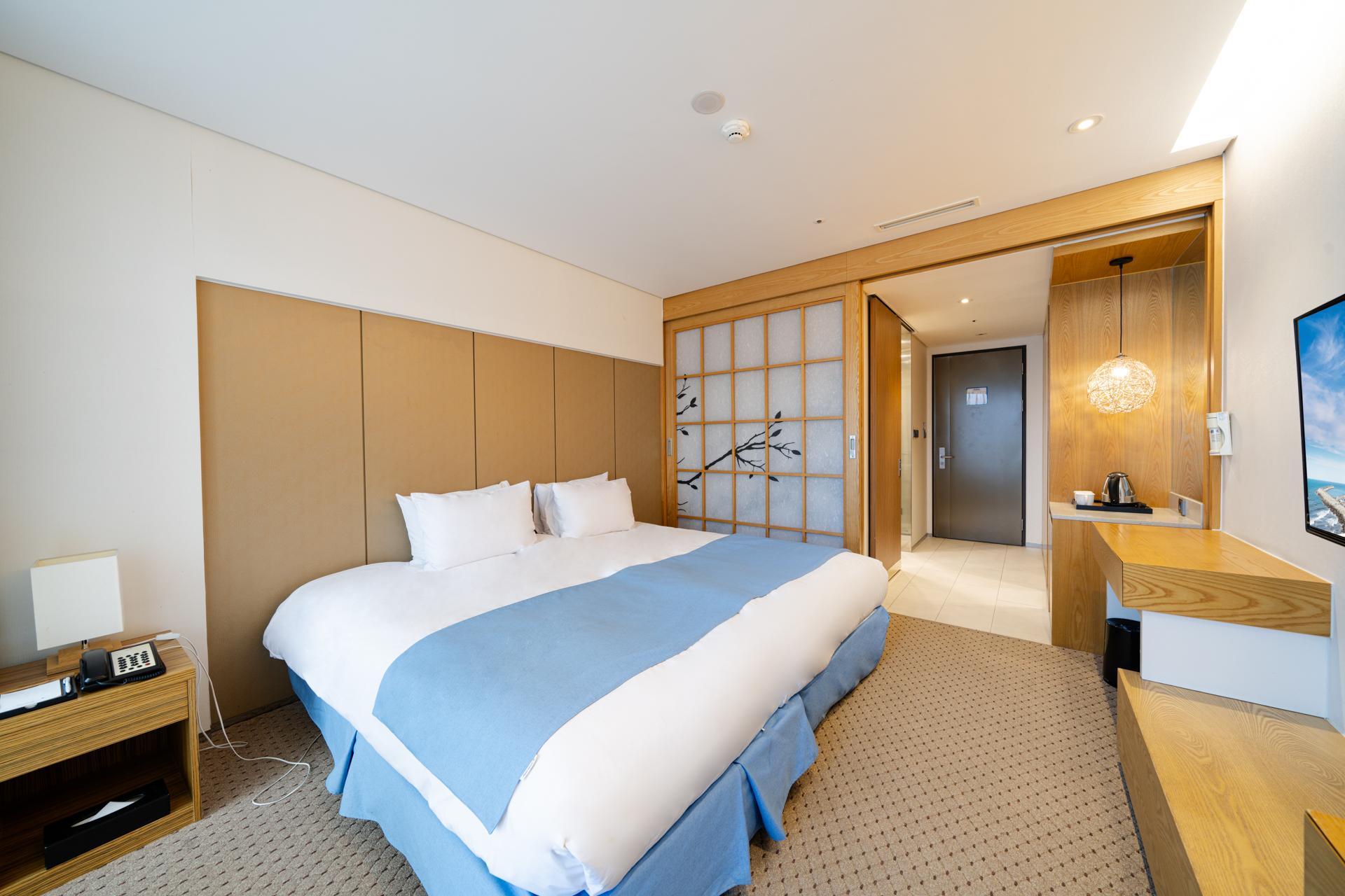 Hollywood, Double Bed, Mountain View
