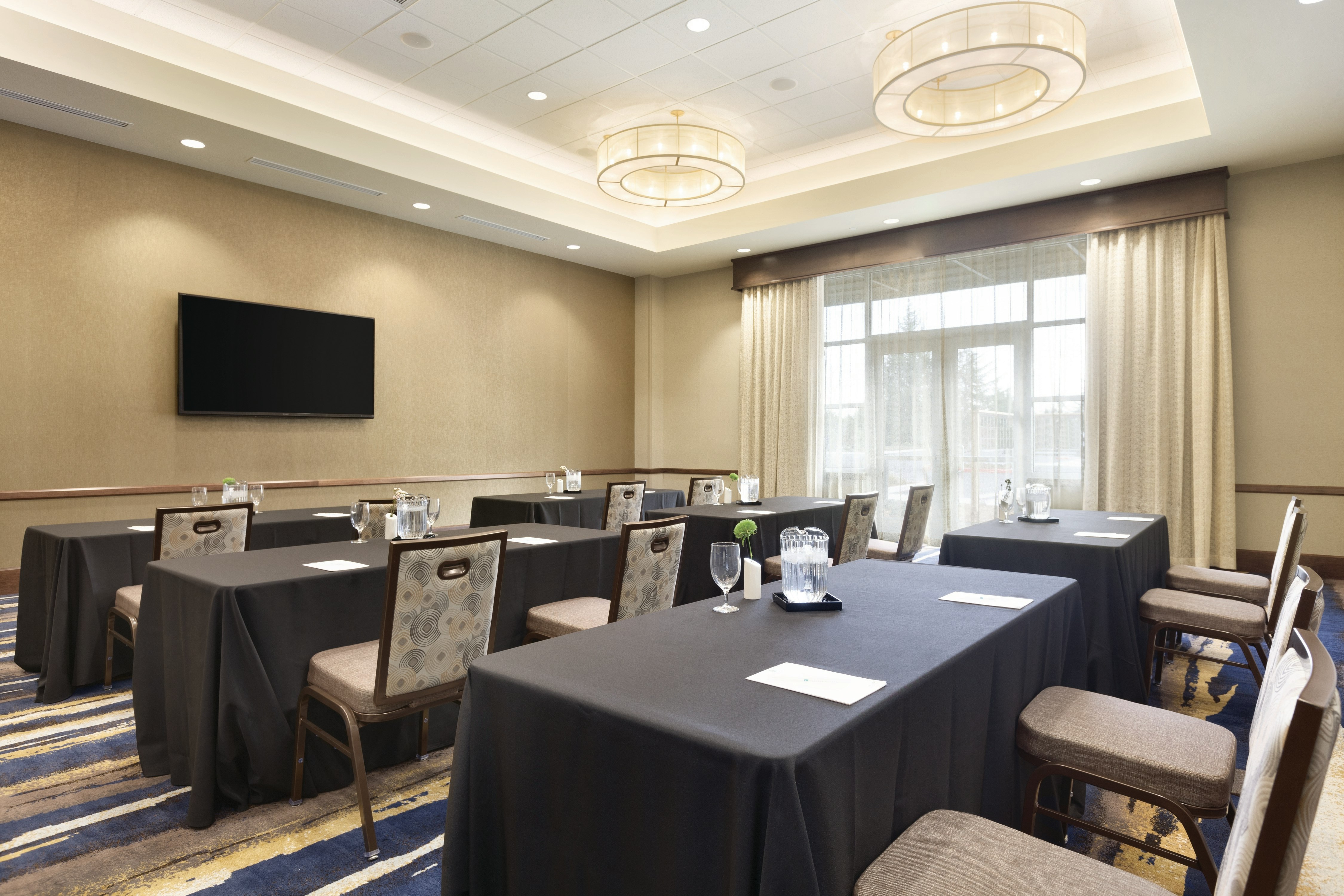 Embassy Suites By Hilton Portland Hillsboro 23/27