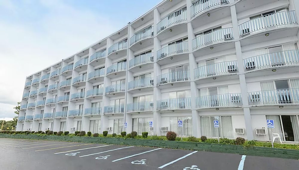 Twin City Inn & Suites Benton Harbor - St. Joseph 4/47