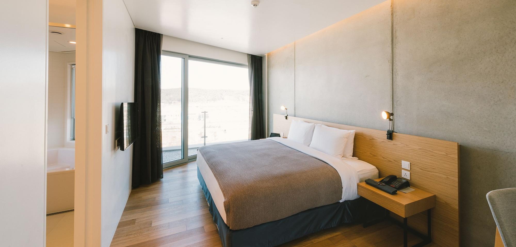 Panorama, Suite, Pool Access