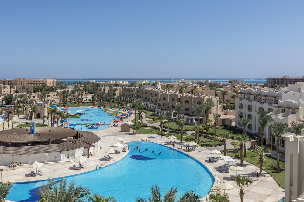 Royal Lagoons Aqua Park Resort And Spa 43/50