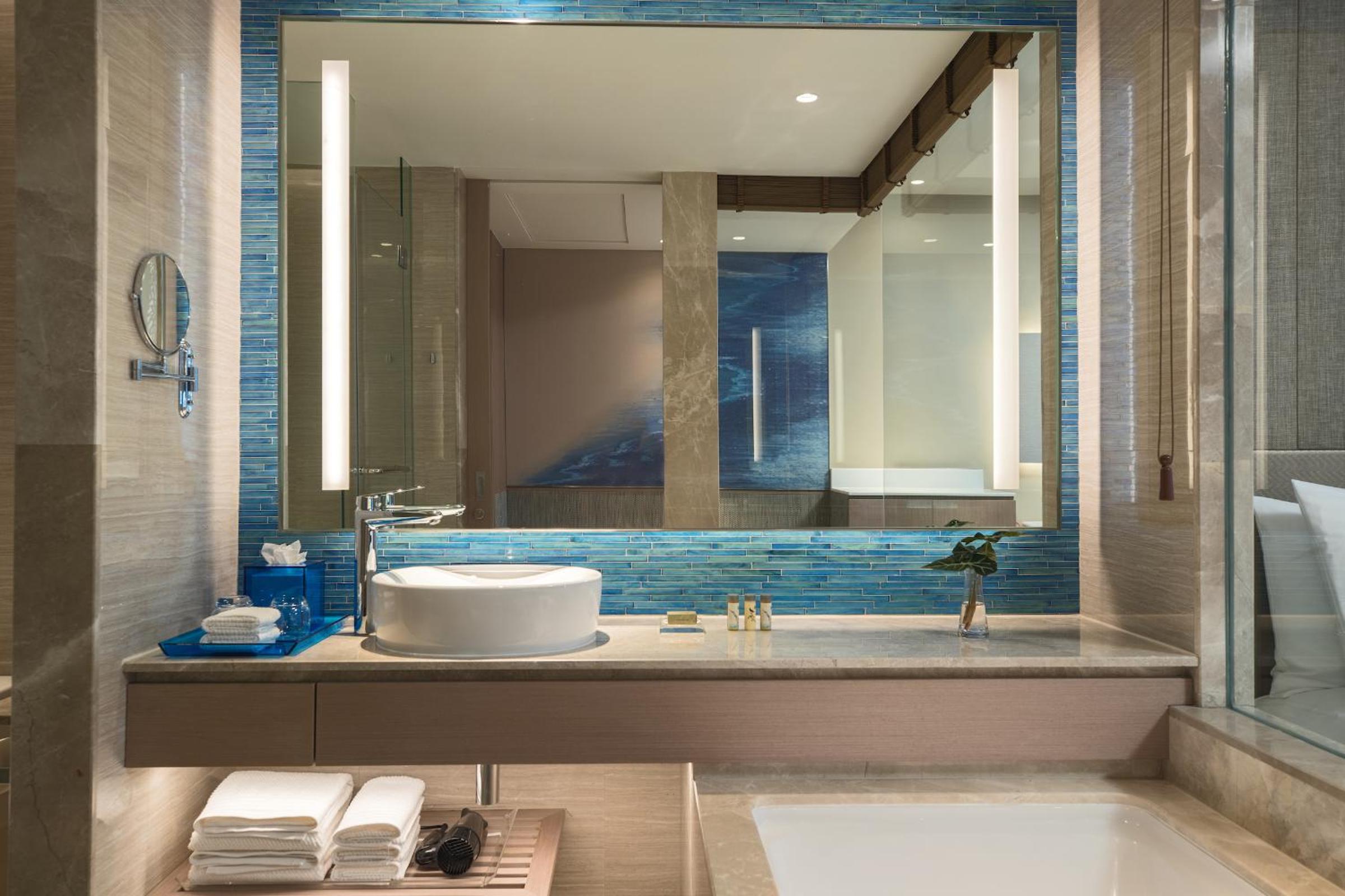 غرفة، Renaissance Pattaya Resort Spa 10/13