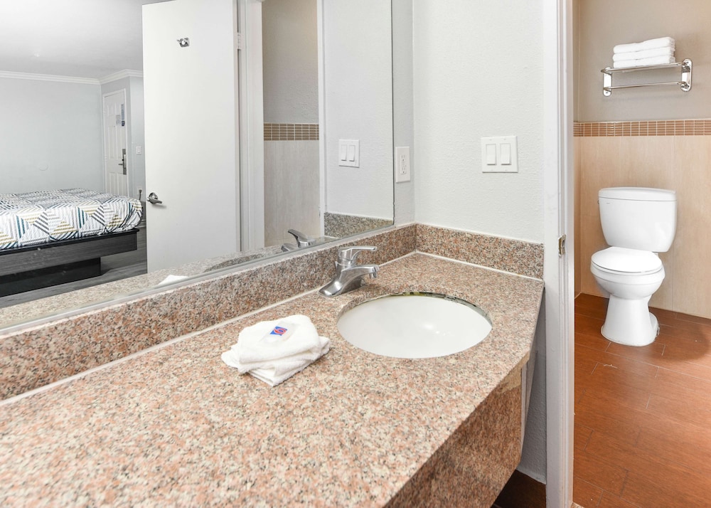 Motel6 Anaheim, CA - Convention Center 48/48