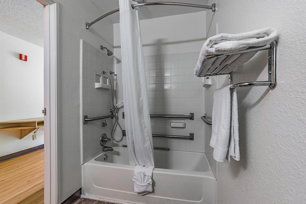 Motel6 Charlotte, NC - University 32/45