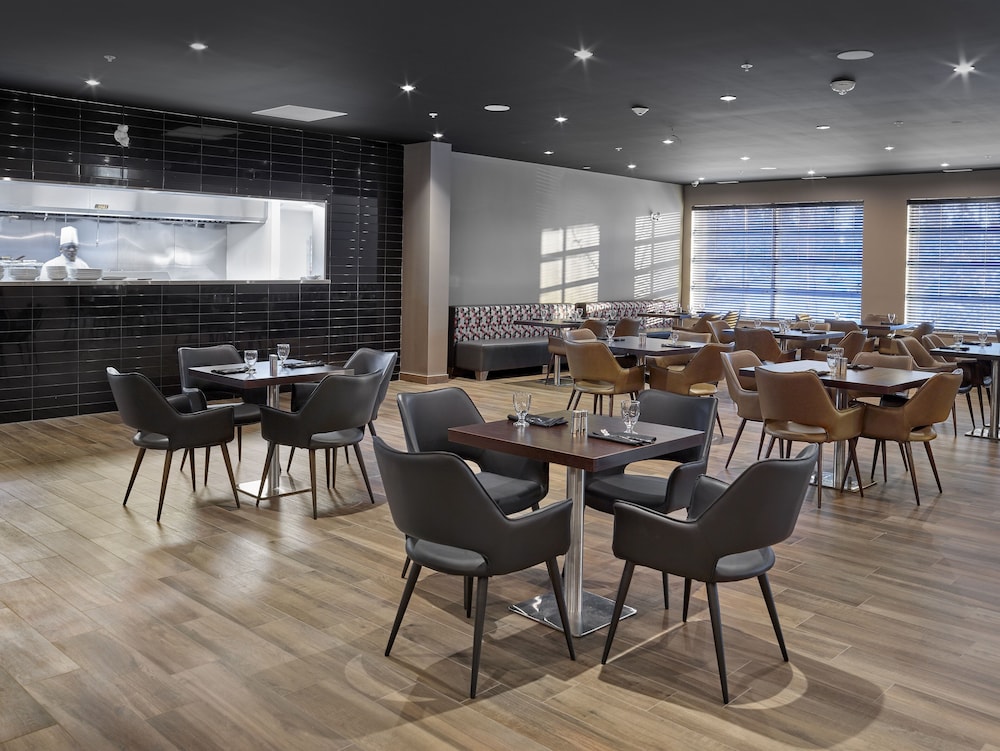 Element Edmonton West 25/36