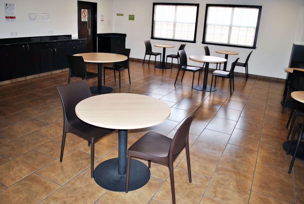 Microtel Inn and Suites by Wyndham Toluca 35/41