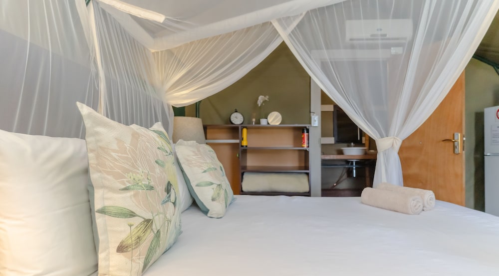 Safari, Tent, Queen Bed، Crocodile Bridge Safari Lodge 2/4