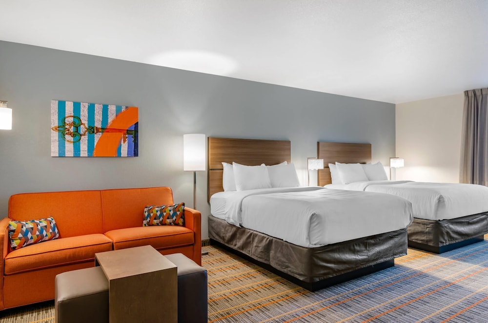 Efficiency, 2 Queen Beds, Sofa