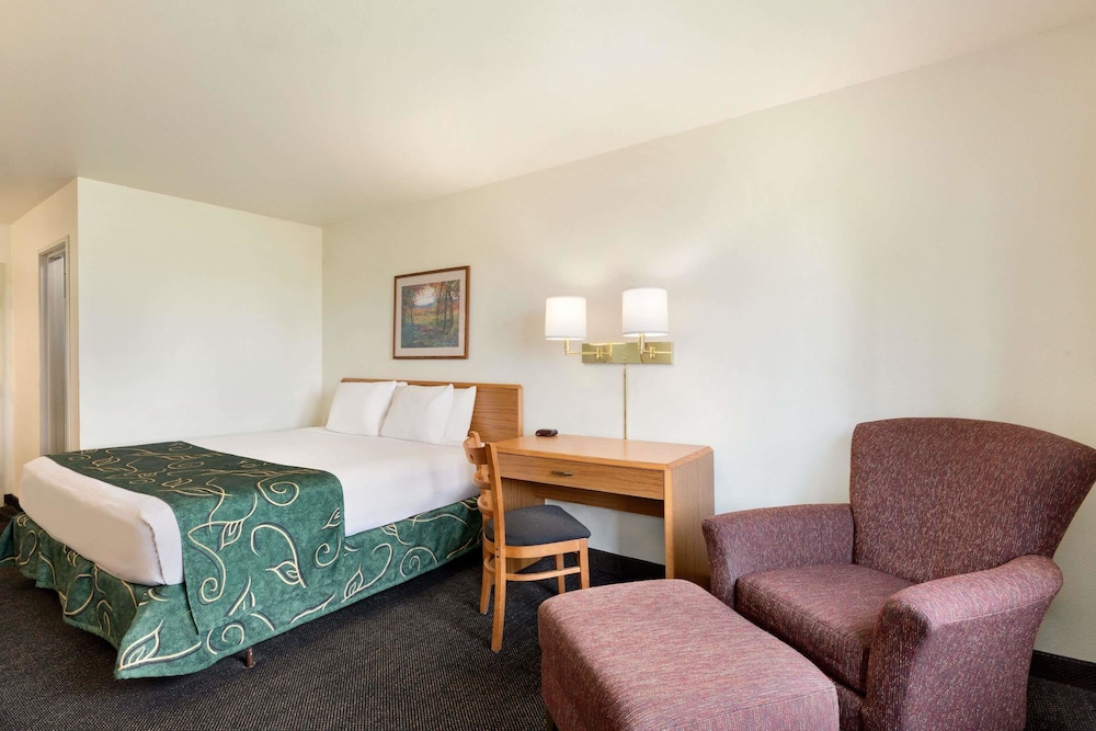 Travelodge by Wyndham Sharon Springs 12/25