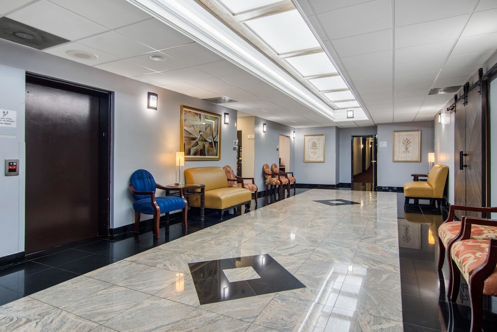 Spark by Hilton Duluth 4/43