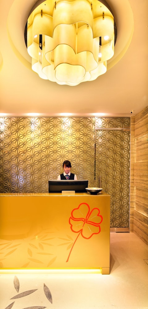 HOTEL CLOVER 5 HONGKONG STREET 5/37