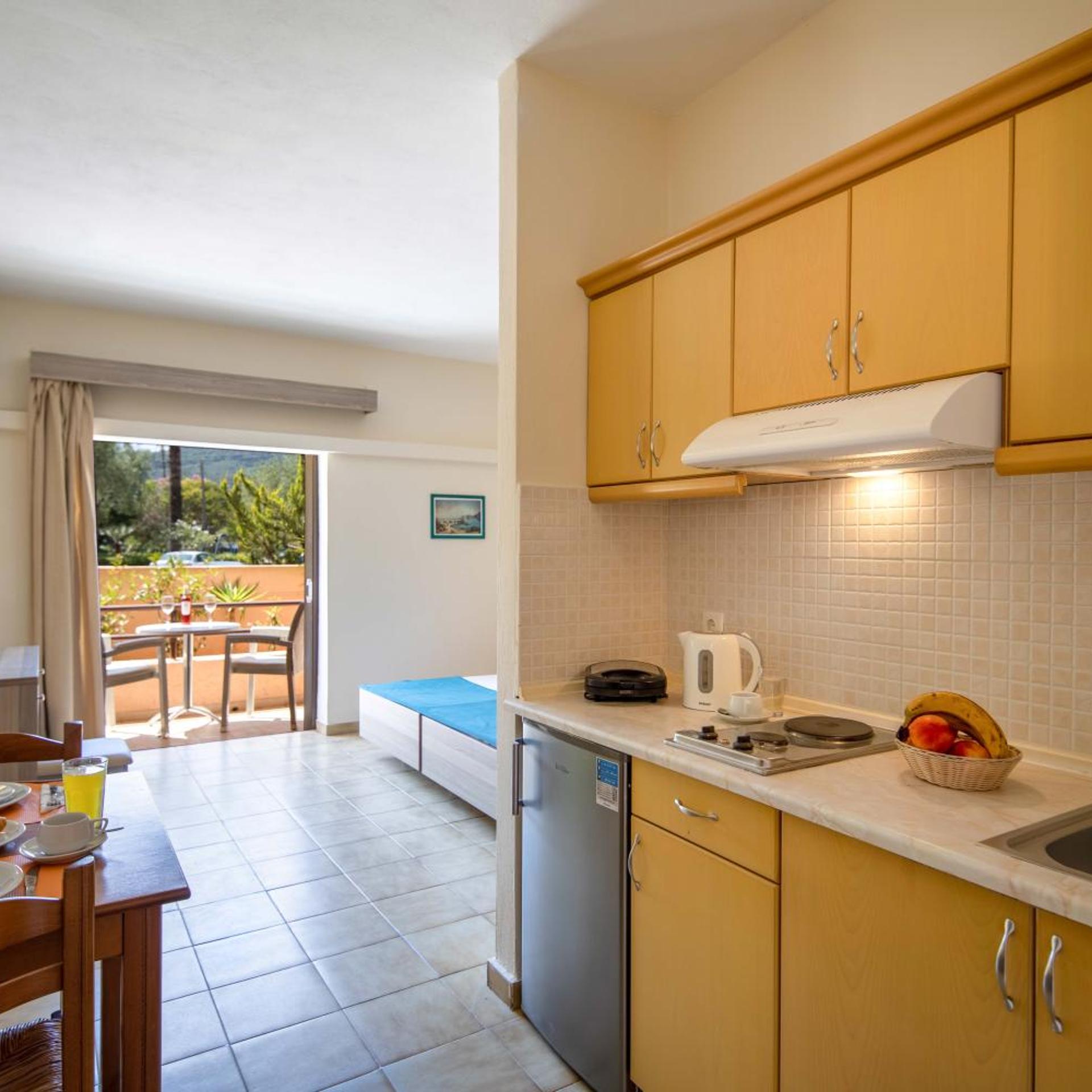 Rossis Beach Hotel 38/58