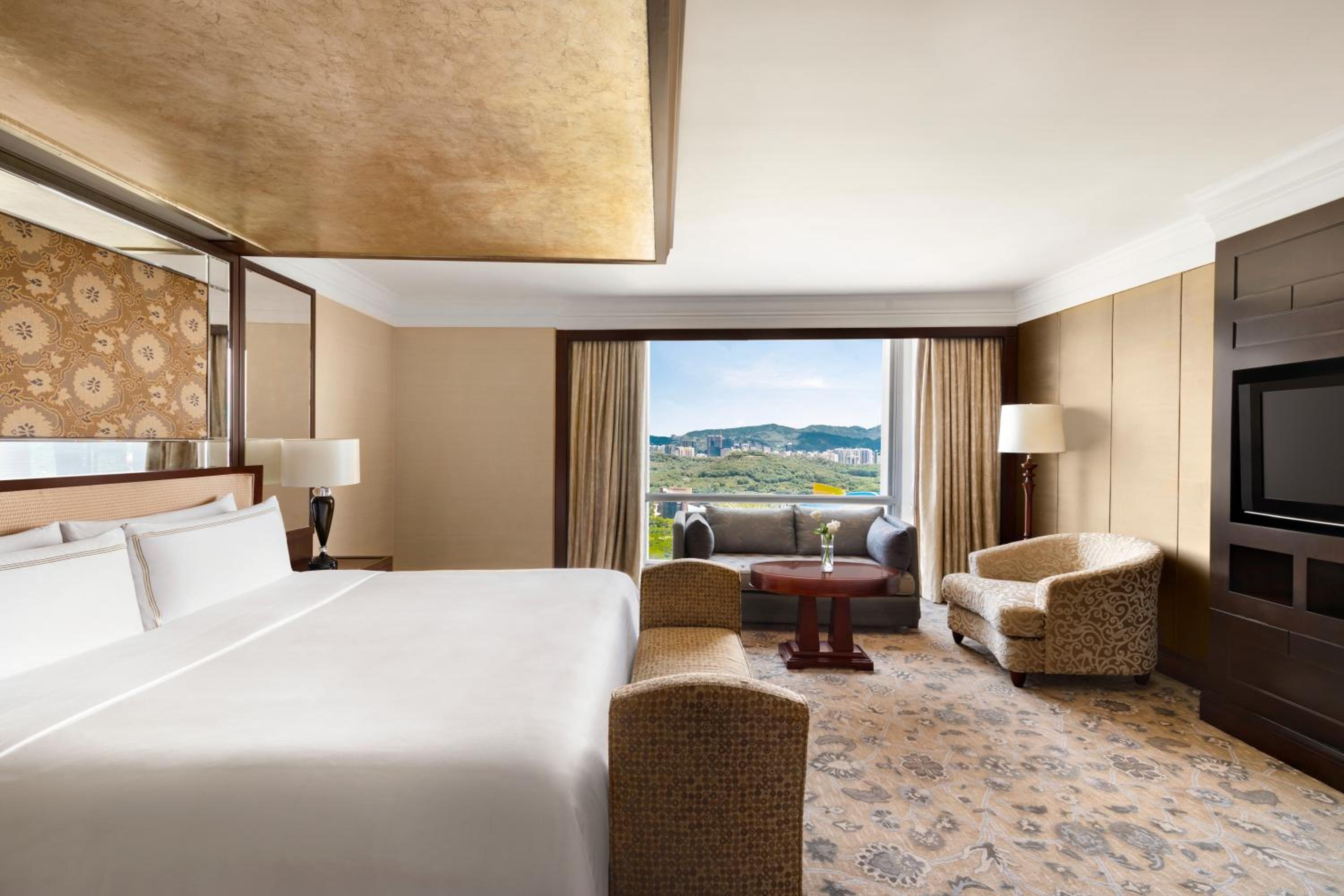 Specialty, Suite, King Bed