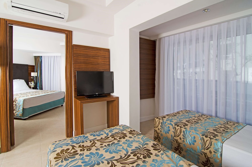 Palm Wings Beach Resort&Spa Kusadasi 40/50