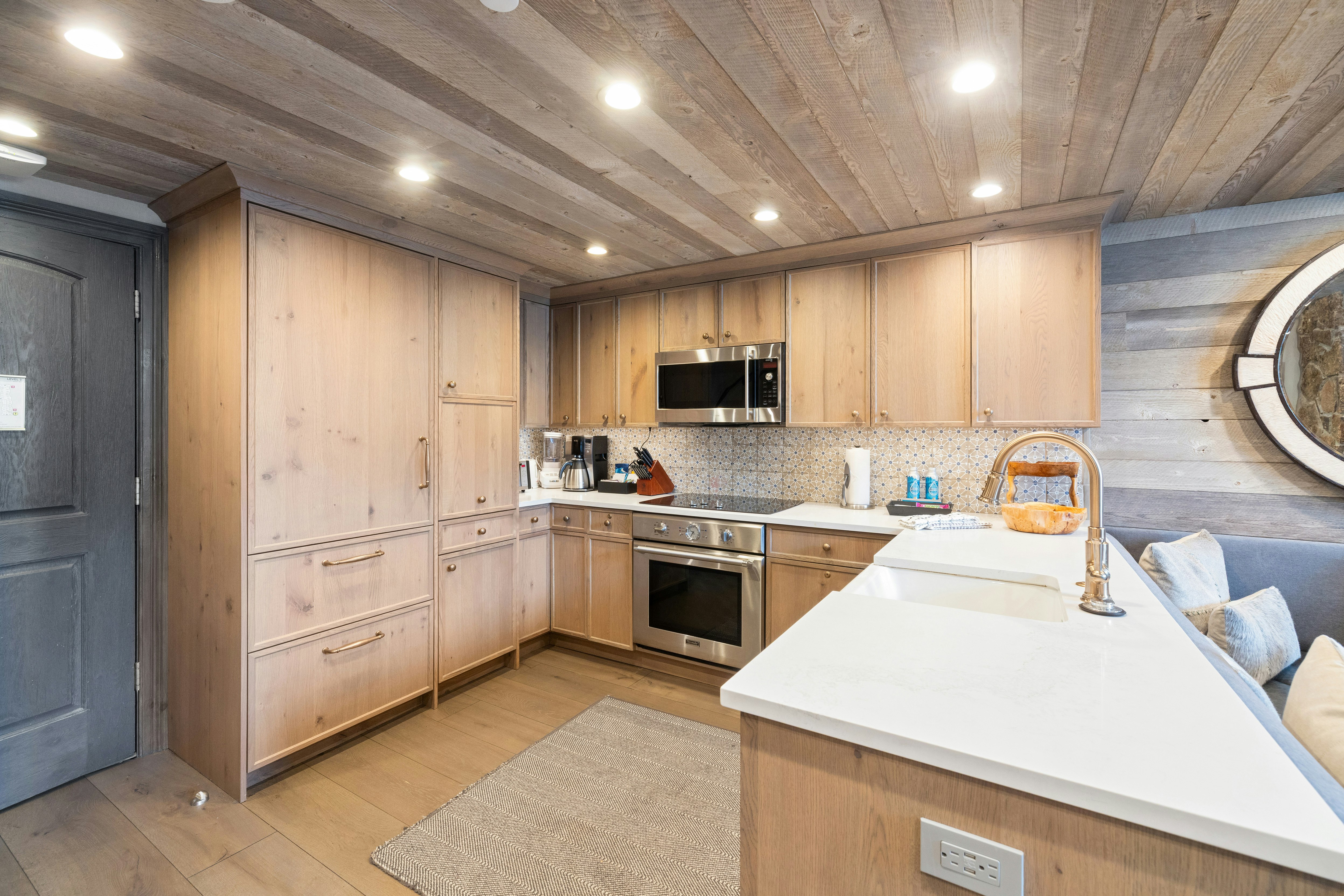 Lodge at Vail Rock Resorts 47/81