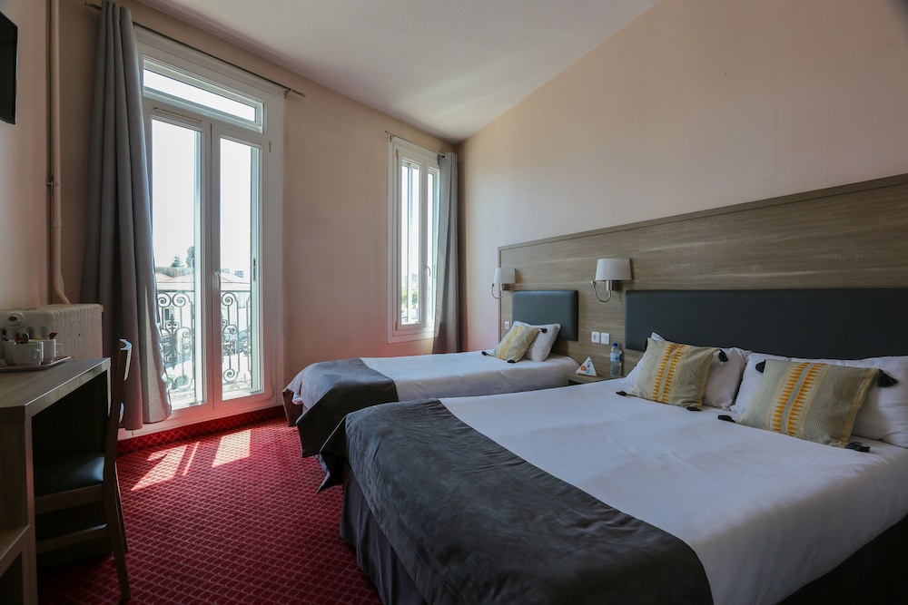 Brit Hotel Bleu Nuit 33/50