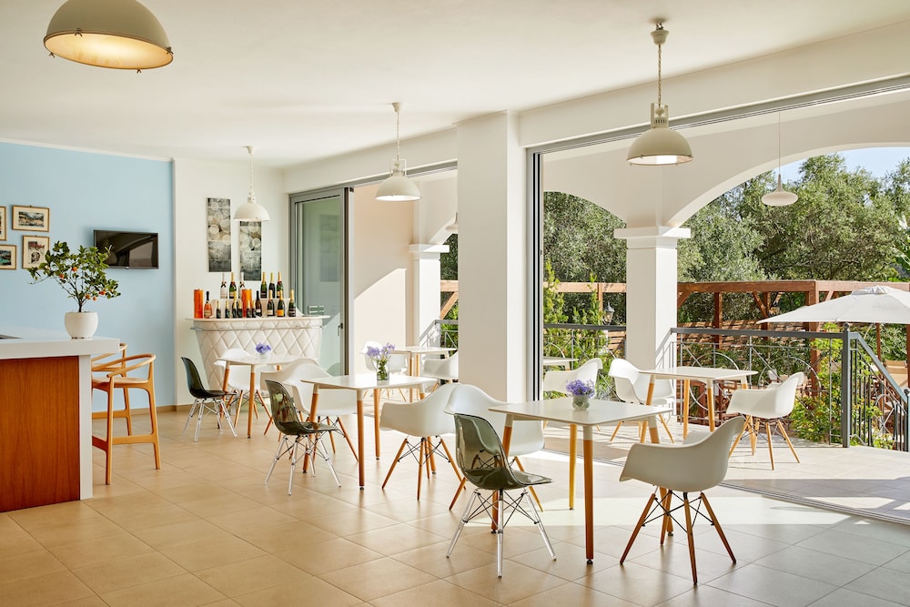 Sappho Hotel 21/28