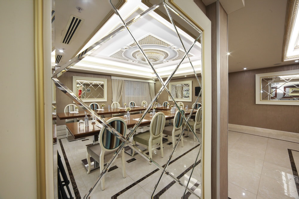 Halifaks Hotel 31/50