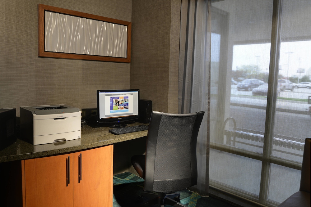 SpringHill Suites by Marriott Terre Haute 22/23