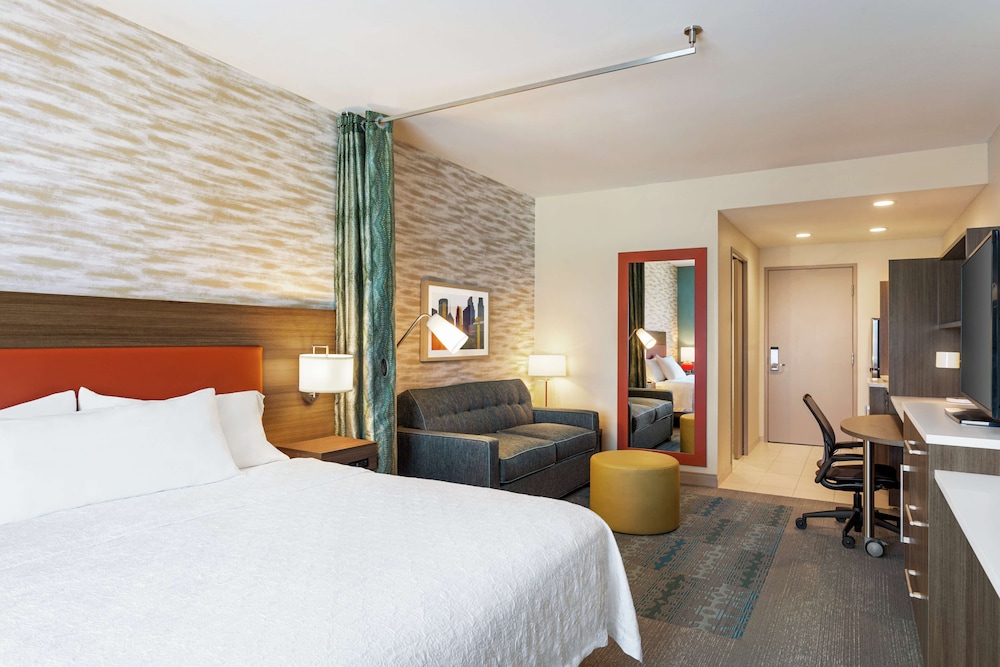 STUDIO, SUITE, KING BED