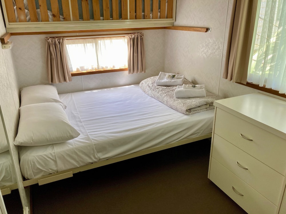 DAYSY HILL COUNTRY COTTAGES 20/50