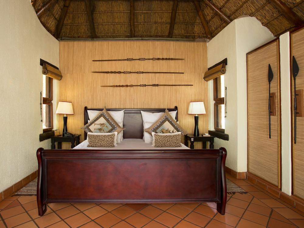 MADIKWE RIVER LODGE 6/42