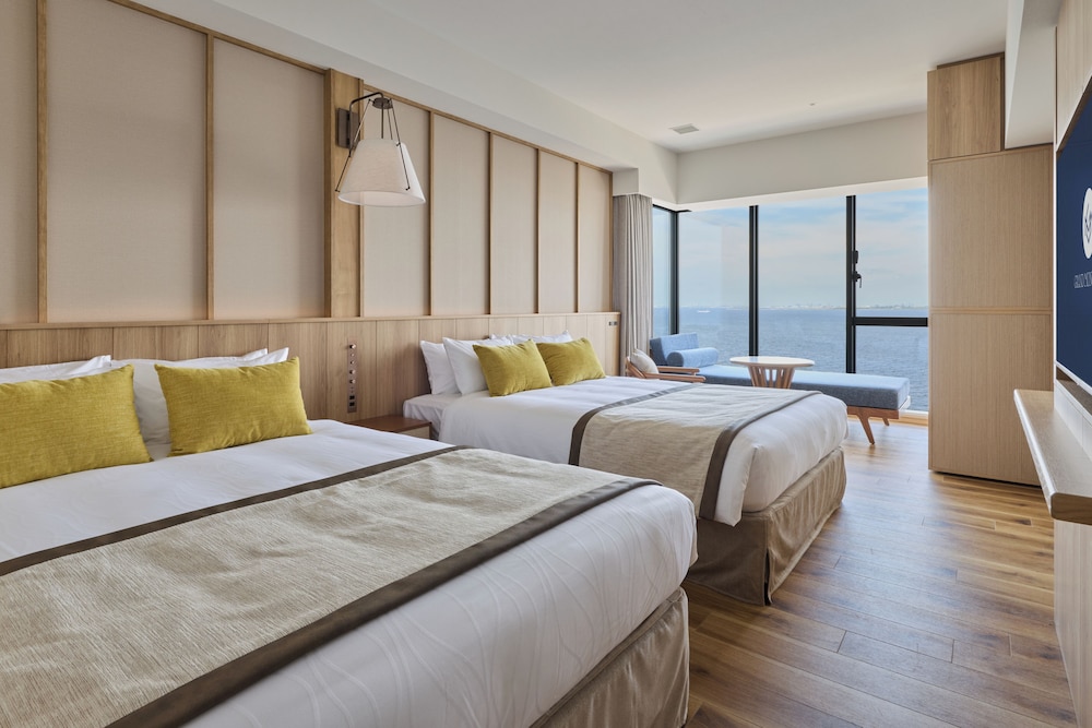 Deluxe, 2 Double Beds, Ocean Front, Sofa, High Floor, Corner