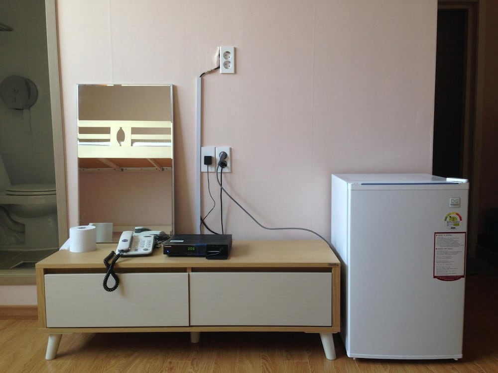 Jeju R Hotel Guest House Hostel 12/60