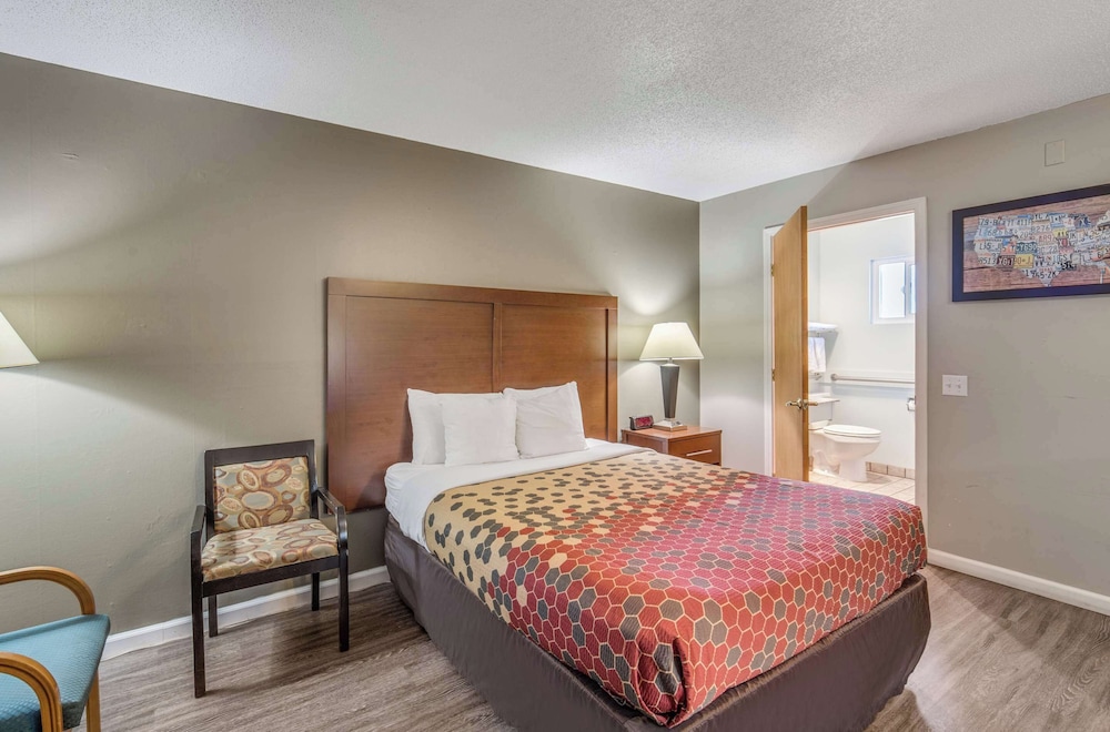 Econo Lodge Inn & Suites Yreka, CA 22/50