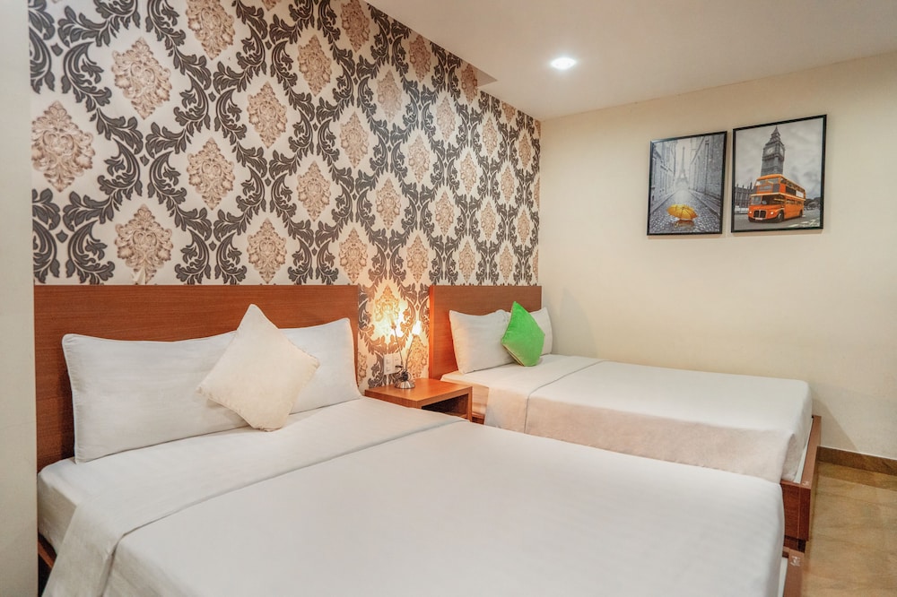 C'Lavie Hotel - Saigon Airport Hotel 12/50