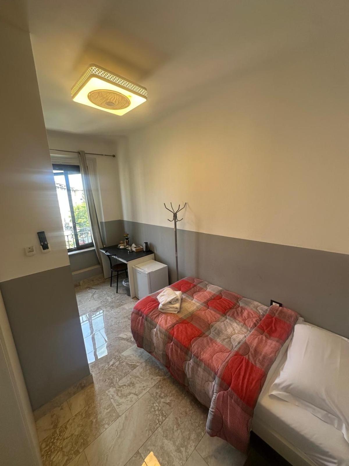 Room, Single