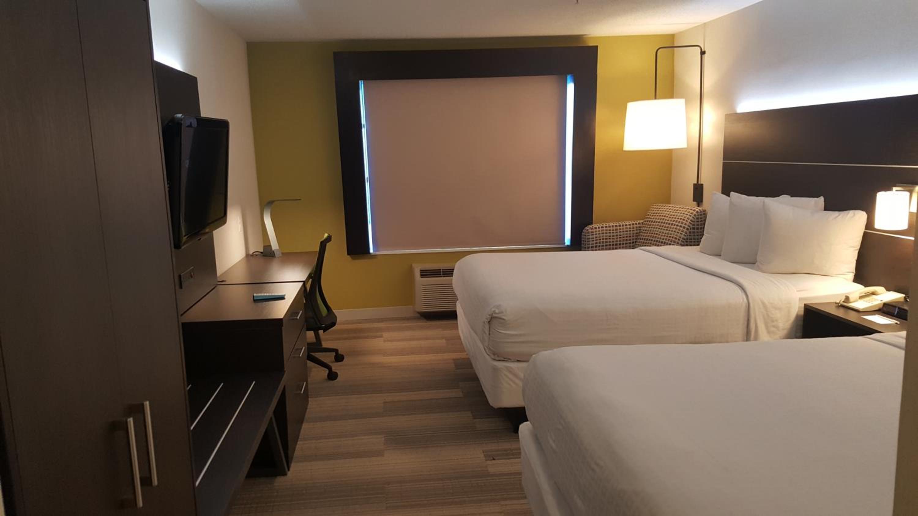 Standard, 2 Queen Beds, Bathtub, Accessible