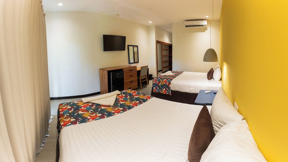 COSTA PACIFICA HOTEL 8/50