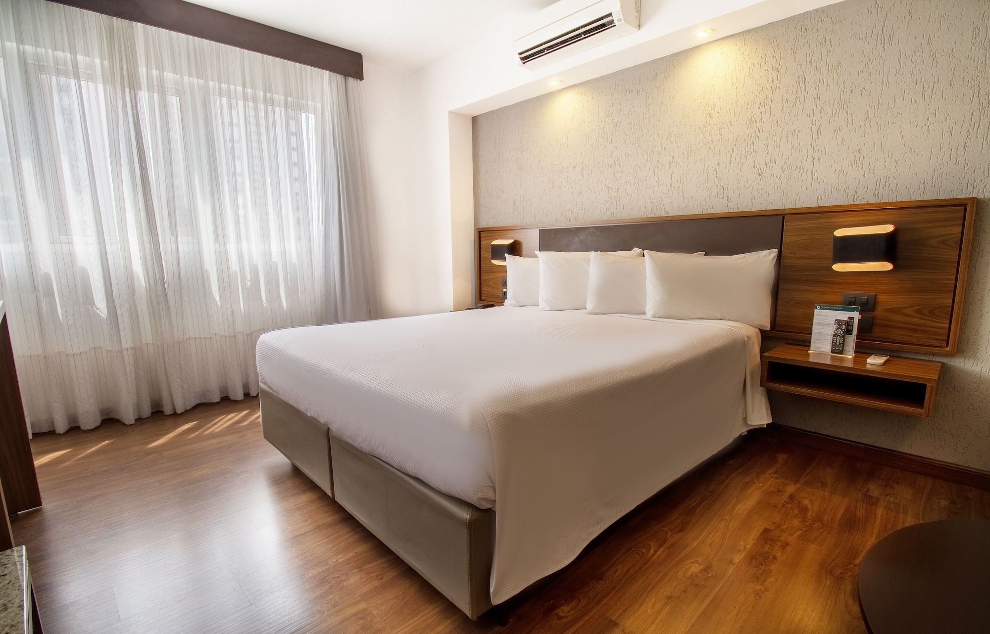DELUXE, DOUBLE BED