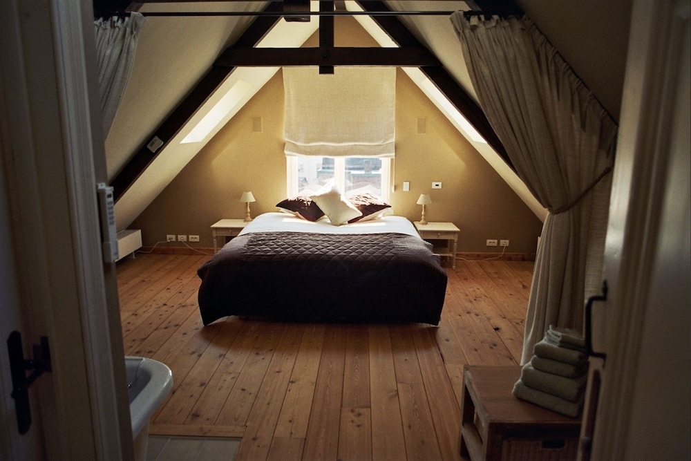 1669 Bed And Breakfast 21/50