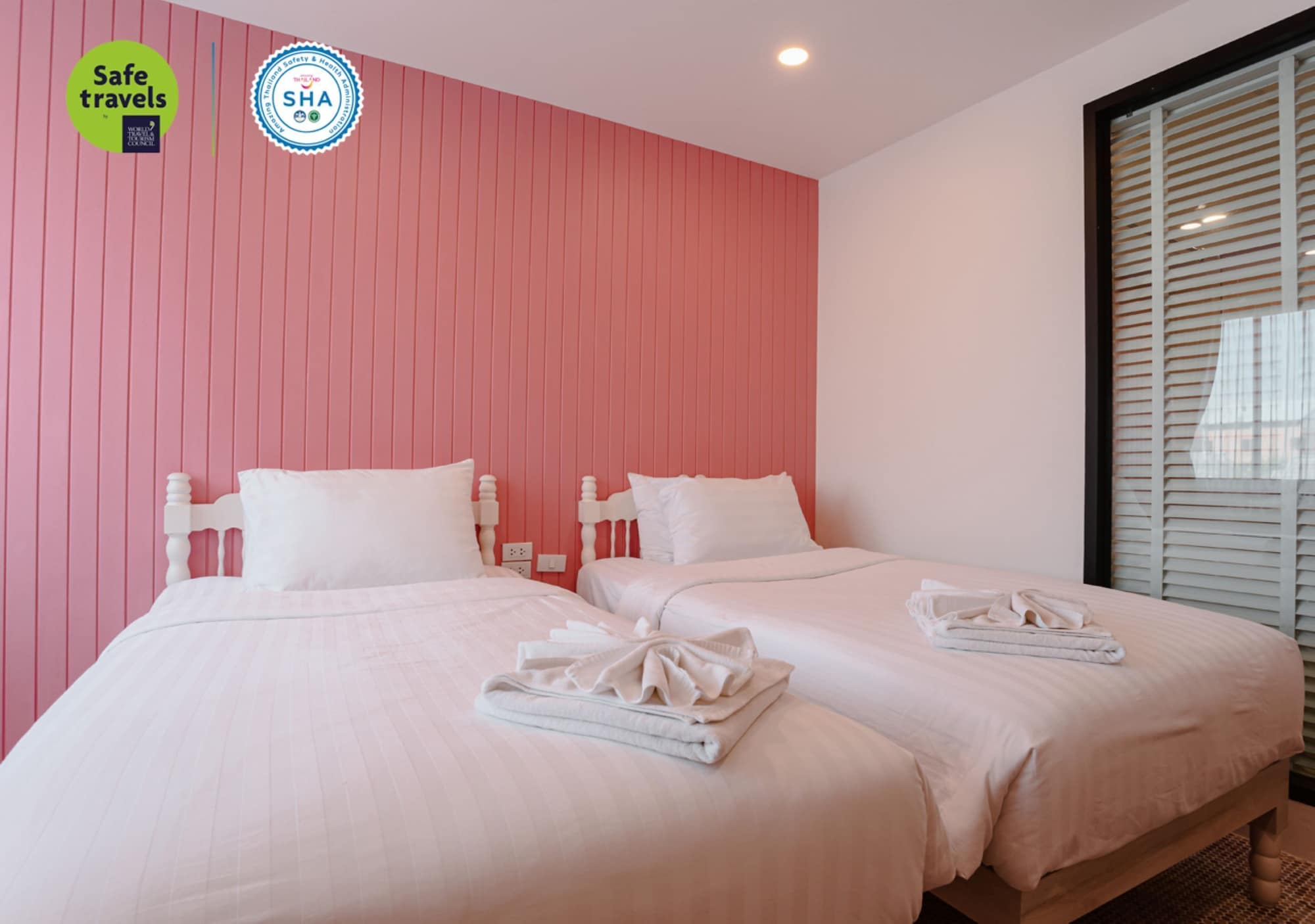 STANDARD, TWIN BEDS, CITY VIEW