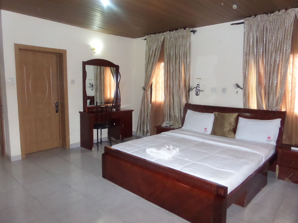 SUPERIOR, QUEEN BED