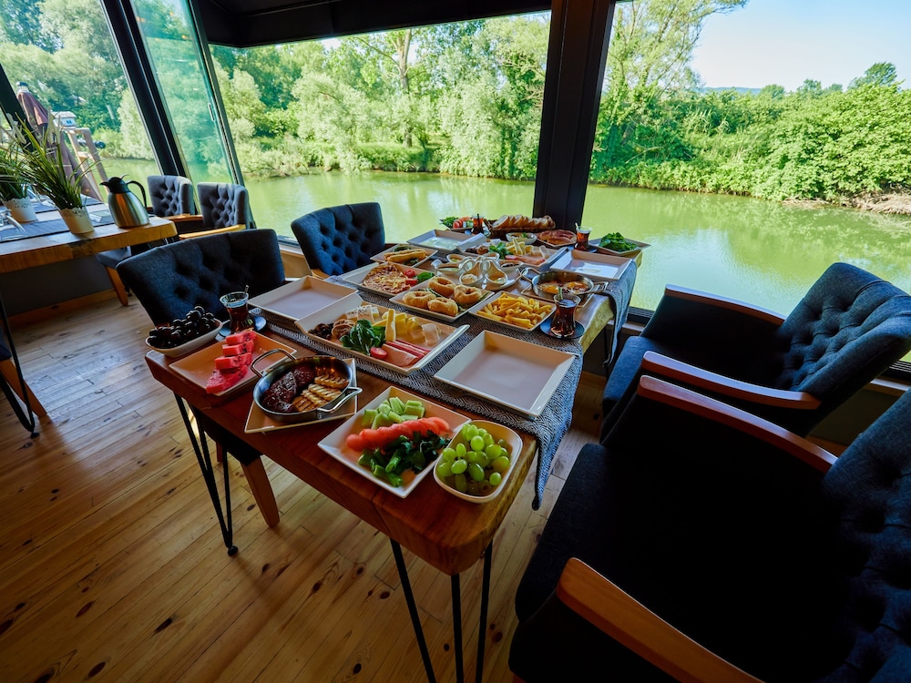 Antik River House 36/48