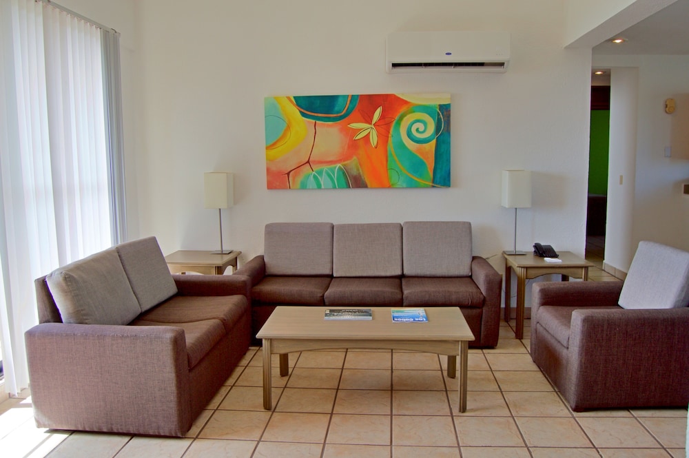 Sunrock Hotel & Suites 26/50