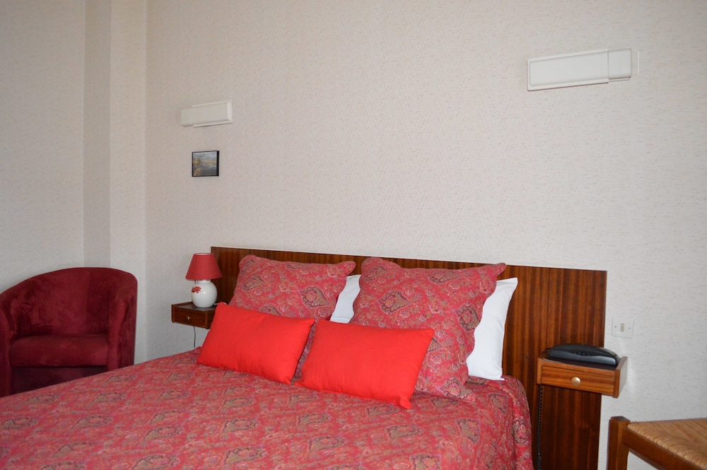 HOTEL CHRISTINA 43/57