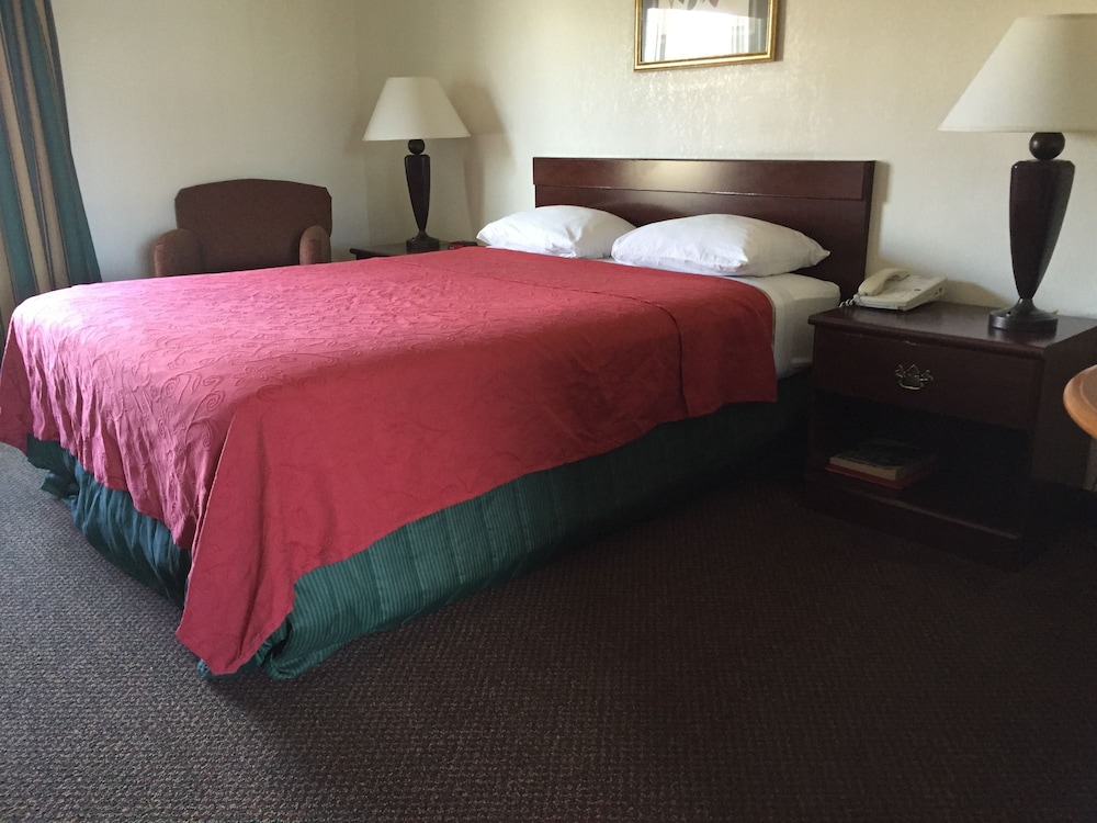 Red Carpet Inn Chambersburg 10/23