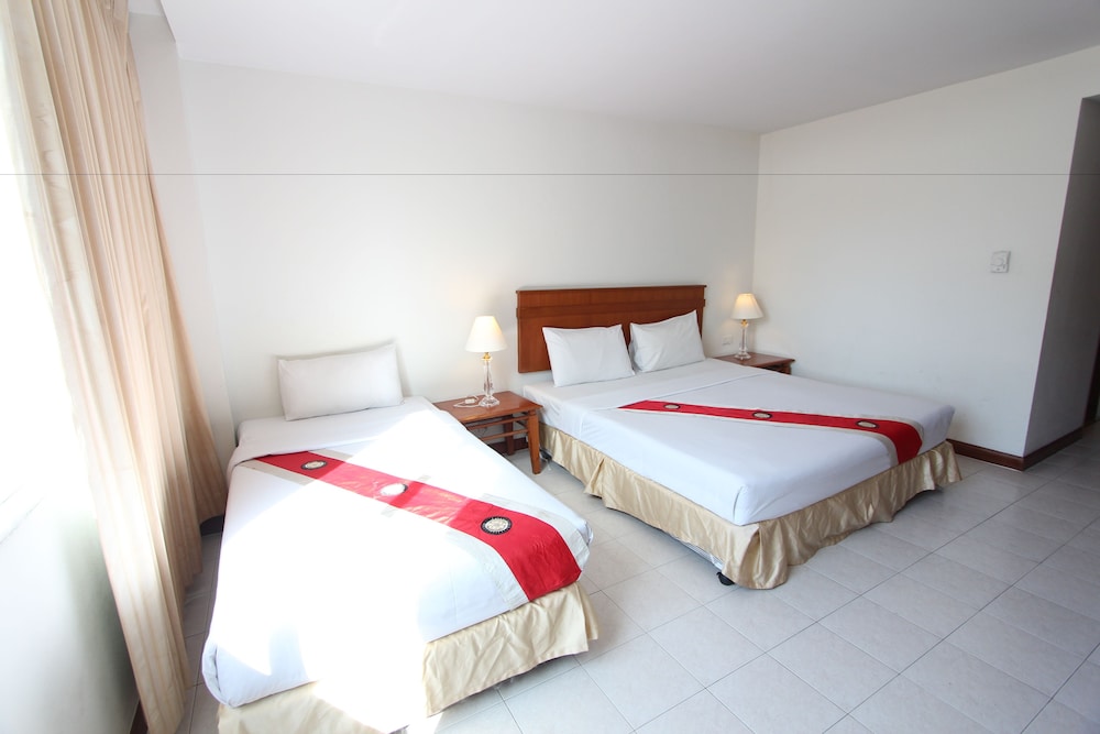 CROWN PATTAYA BEACH HOTEL 25/58