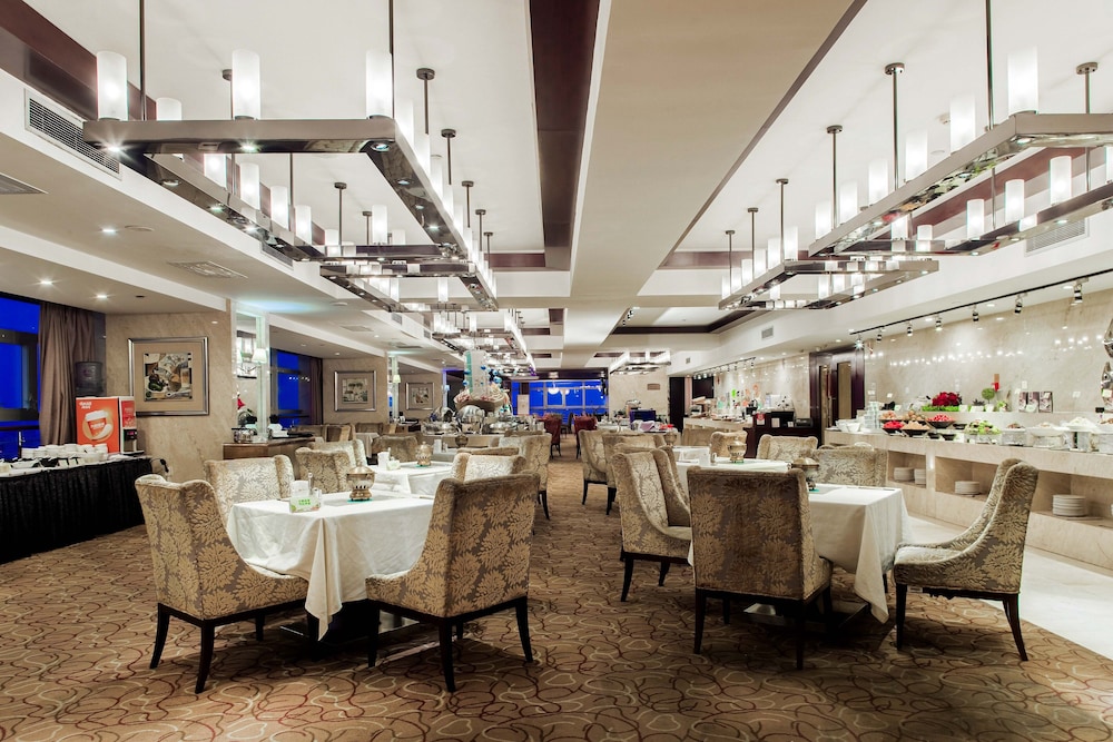 New Century Hotel Qingdao 55/73