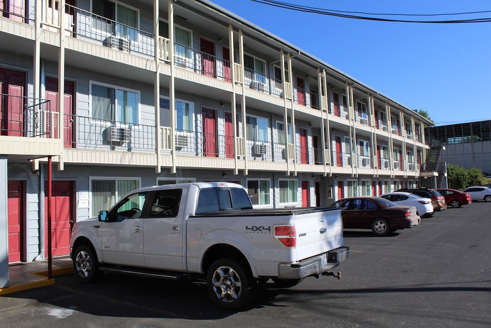 Cougar Land Motel 57/64