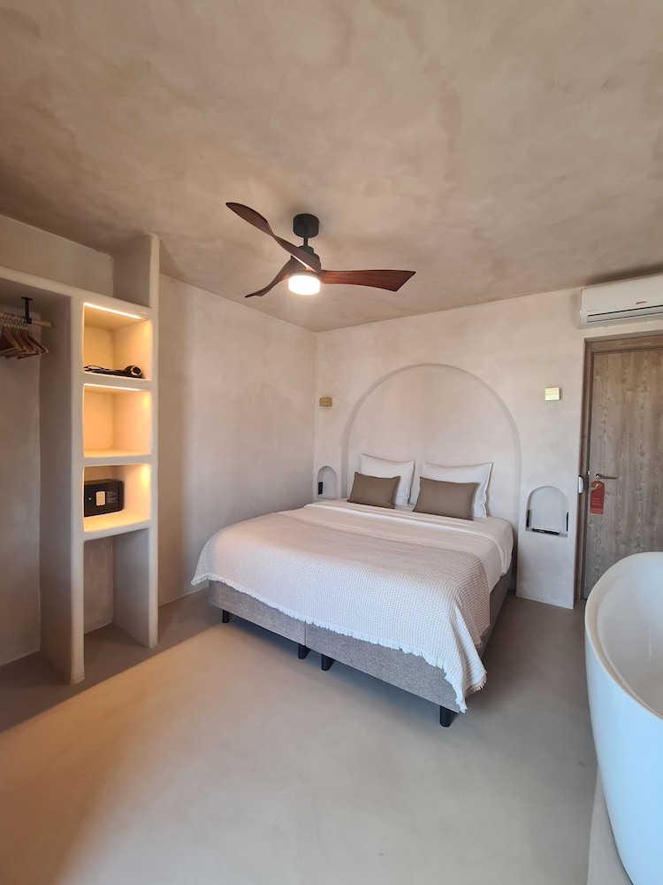 DELUXE, DOUBLE BED, BALCONY
