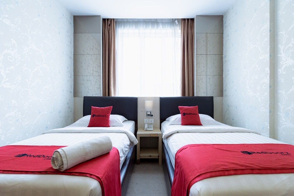 RedDoorz Premium near Grand Batam Mall 6/50