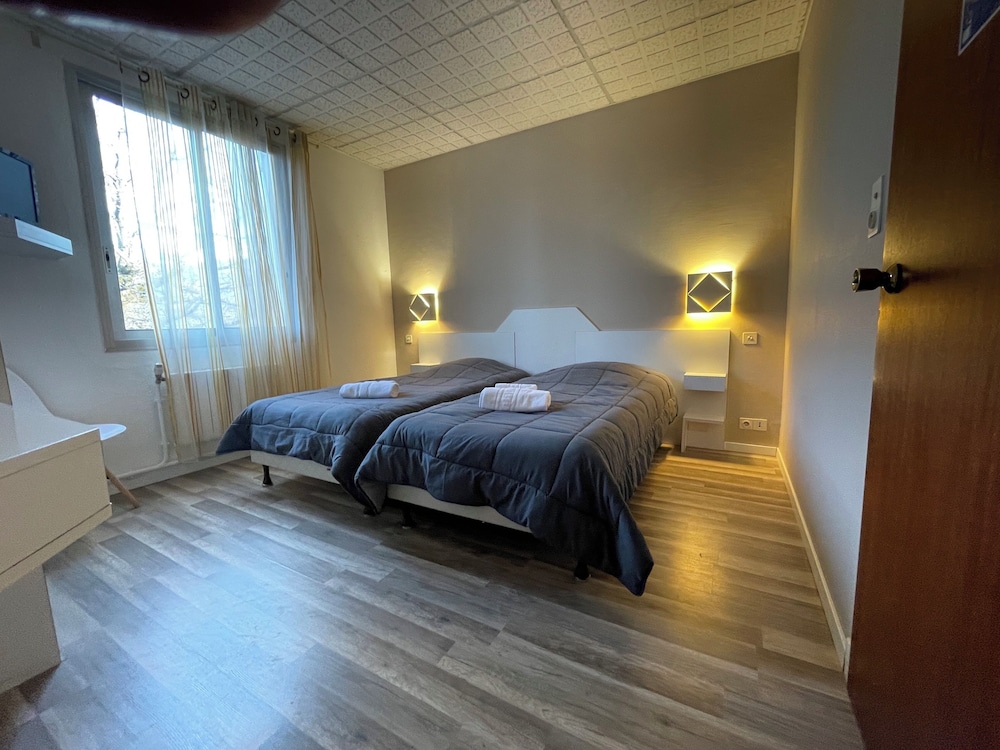 HOTEL LES CHENES 5/50