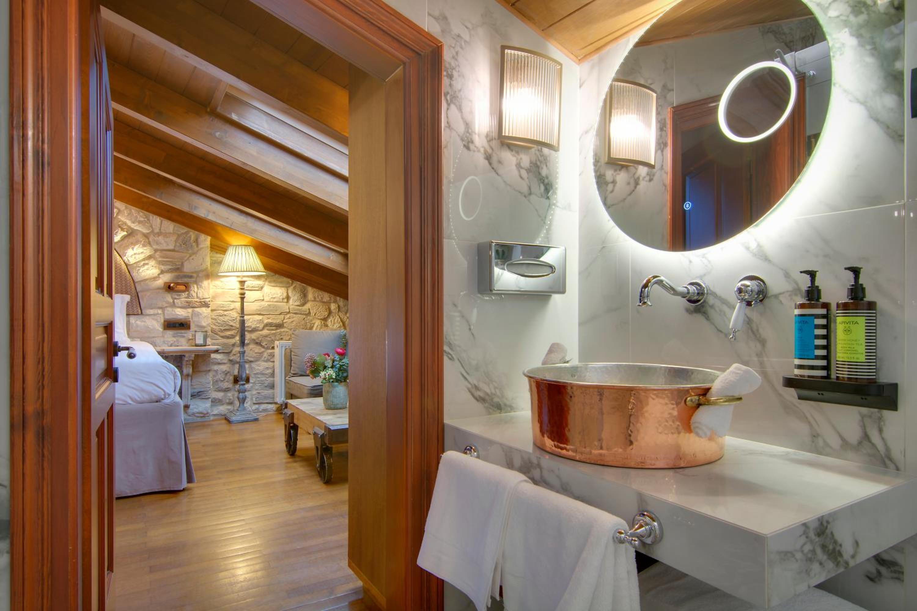 Archontariki Boutique Hotel 48/50